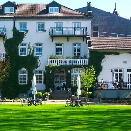 Schloß Neuhof * Neuhof (Zarrentin)